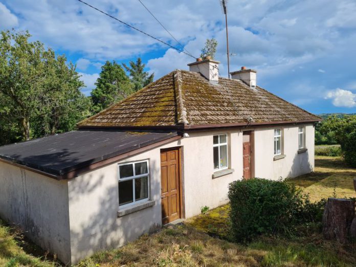 New to the market and for sale in Co Wicklow for €425,000 is a 2-bed bungalow with a garage across circa 7-acres of land. Stephen Talbot of Jordan Auctioneers is handling the sale of the property, which has “excellent” road frontage, in Ballinameesda Lower, Kilbride.