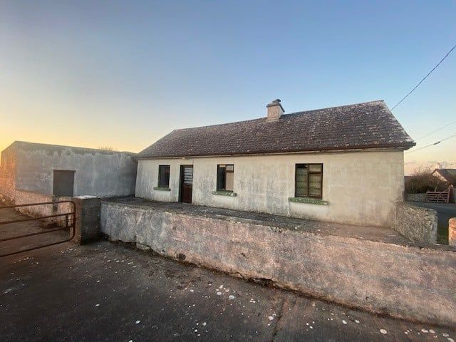 A detached cottage, on approximately 0.75-acres in the townland of Tawnagh West, Kinvara, Co Galway is Farrell Auctioneers’ newest listing.